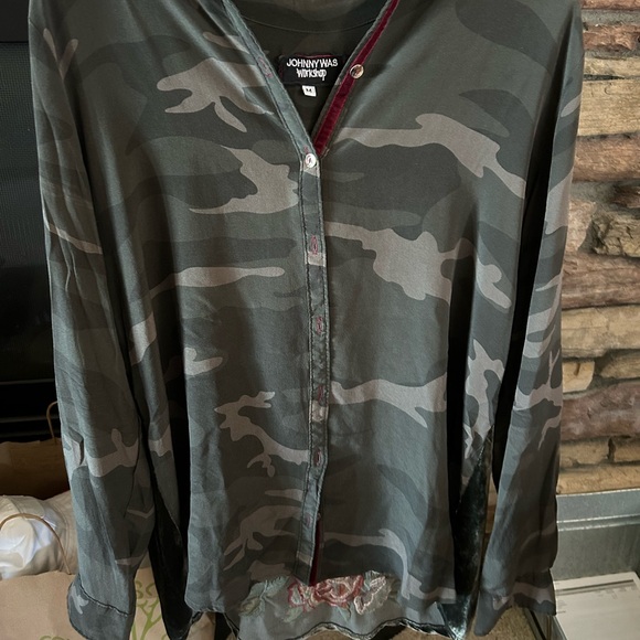 Johnny Was Velvet Floral Embroidered Camo Shirt - Picture 6 of 6